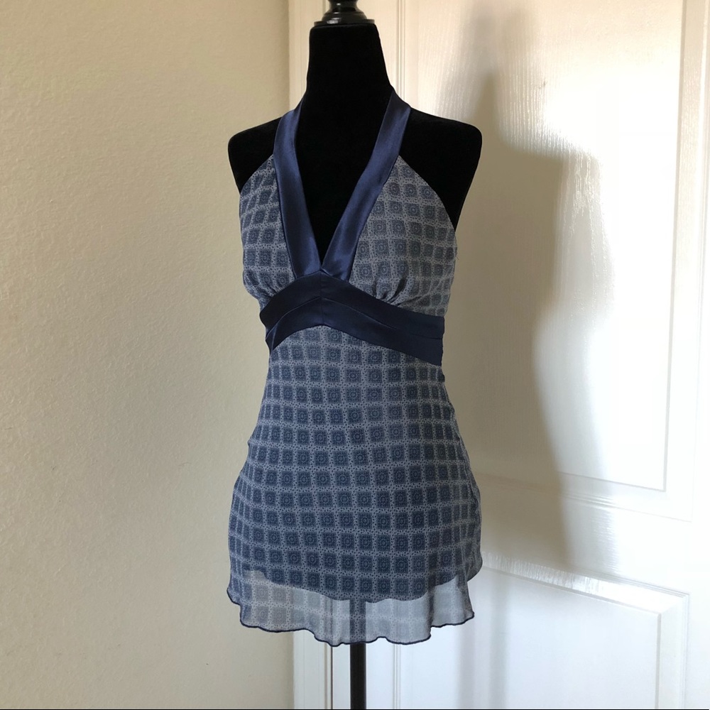 Patterned Halter Top - Picture 2 of 8